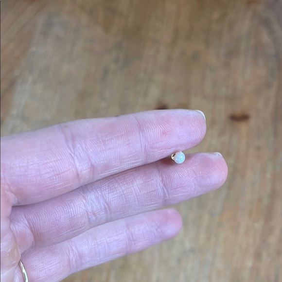 Catbird Classic Pearl Stud Earrings - Picture 4 of 6